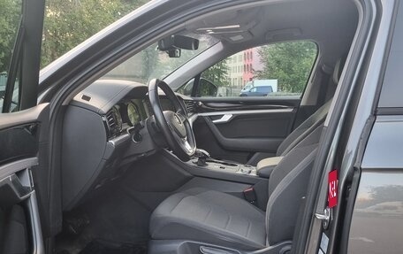 Volkswagen Touareg III, 2019 год, 4 300 000 рублей, 7 фотография