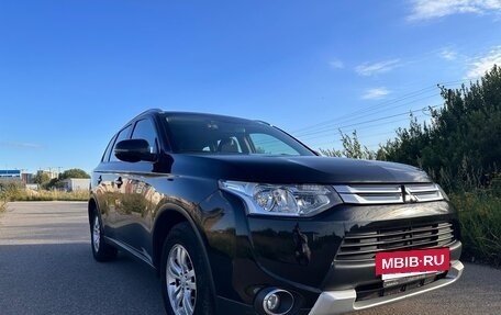 Mitsubishi Outlander III рестайлинг 3, 2015 год, 1 560 000 рублей, 2 фотография