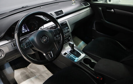 Volkswagen Passat B7, 2011 год, 1 079 000 рублей, 13 фотография