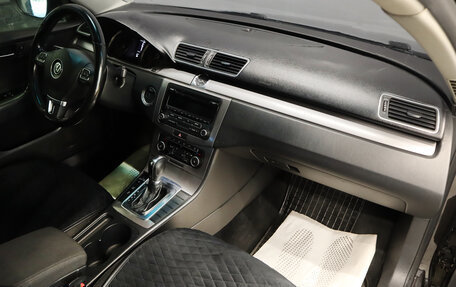 Volkswagen Passat B7, 2011 год, 1 079 000 рублей, 17 фотография