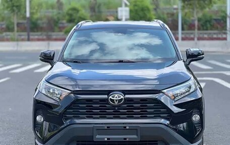 Toyota RAV4, 2021 год, 2 330 070 рублей, 2 фотография