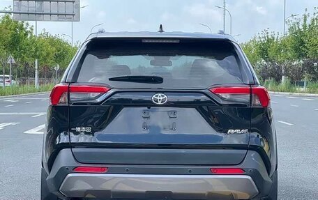 Toyota RAV4, 2021 год, 2 330 070 рублей, 5 фотография
