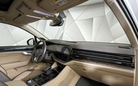 Volkswagen Touareg III, 2019 год, 4 235 000 рублей, 10 фотография