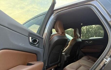 Volvo XC60 II, 2023 год, 4 000 000 рублей, 10 фотография