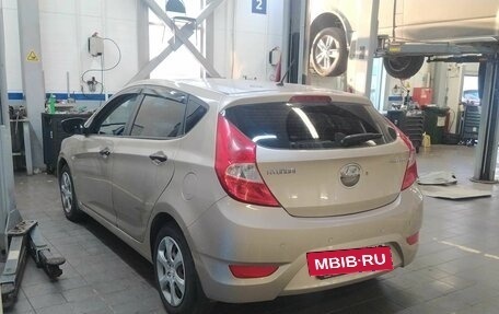 Hyundai Solaris II рестайлинг, 2011 год, 720 000 рублей, 4 фотография
