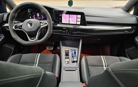 Volkswagen Golf VIII, 2021 год, 1 880 000 рублей, 21 фотография