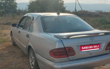 Mercedes-Benz E-Класс, 1998 год, 350 000 рублей, 6 фотография