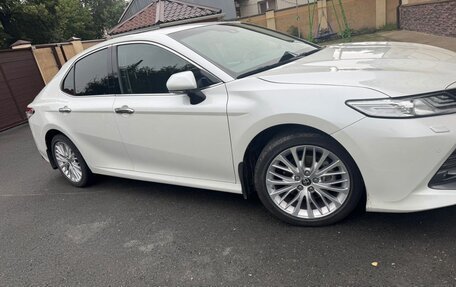 Toyota Camry, 2021 год, 3 300 000 рублей, 2 фотография