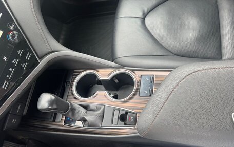 Toyota Camry, 2021 год, 3 300 000 рублей, 5 фотография