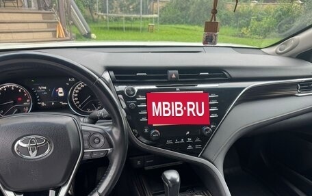 Toyota Camry, 2021 год, 3 300 000 рублей, 4 фотография