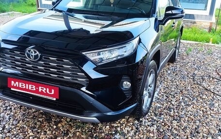 Toyota RAV4, 2019 год, 2 999 950 рублей, 2 фотография