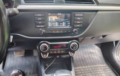 KIA Rio IV, 2018 год, 1 410 000 рублей, 18 фотография