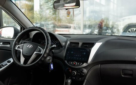 Hyundai Solaris II рестайлинг, 2012 год, 880 000 рублей, 10 фотография