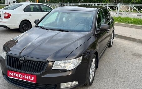 Skoda Superb III рестайлинг, 2012 год, 920 000 рублей, 1 фотография