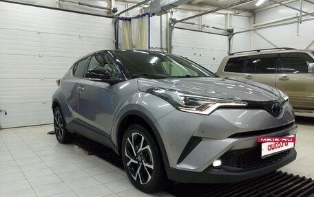 Toyota C-HR I рестайлинг, 2018 год, 2 250 000 рублей, 2 фотография
