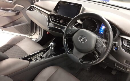 Toyota C-HR I рестайлинг, 2018 год, 2 250 000 рублей, 9 фотография