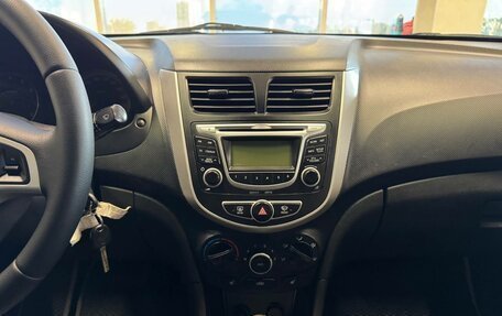 Hyundai Solaris II рестайлинг, 2013 год, 950 000 рублей, 12 фотография
