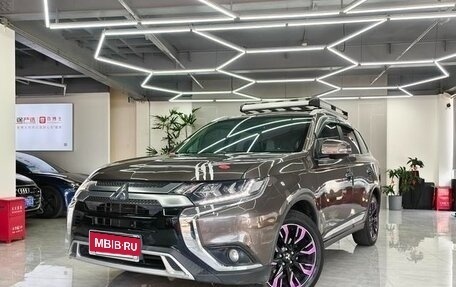 Mitsubishi Outlander III рестайлинг 3, 2022 год, 1 734 000 рублей, 1 фотография