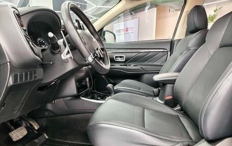 Mitsubishi Outlander III рестайлинг 3, 2022 год, 1 734 000 рублей, 24 фотография