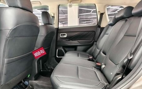 Mitsubishi Outlander III рестайлинг 3, 2022 год, 1 734 000 рублей, 16 фотография