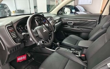 Mitsubishi Outlander III рестайлинг 3, 2022 год, 1 734 000 рублей, 25 фотография