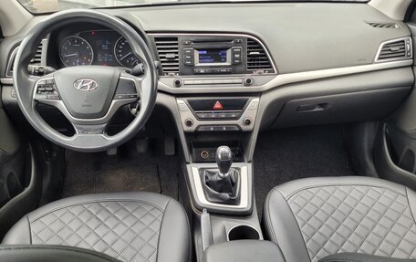 Hyundai Elantra VI рестайлинг, 2017 год, 950 000 рублей, 7 фотография