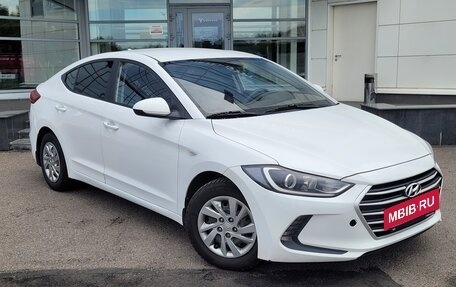 Hyundai Elantra VI рестайлинг, 2017 год, 950 000 рублей, 2 фотография
