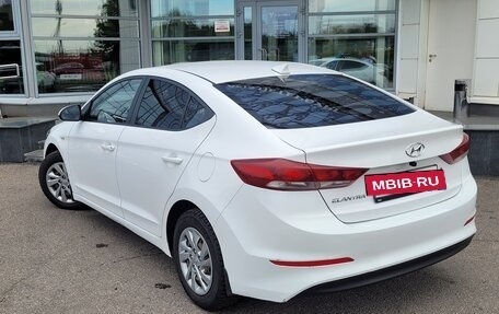 Hyundai Elantra VI рестайлинг, 2017 год, 950 000 рублей, 4 фотография
