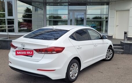 Hyundai Elantra VI рестайлинг, 2017 год, 950 000 рублей, 3 фотография