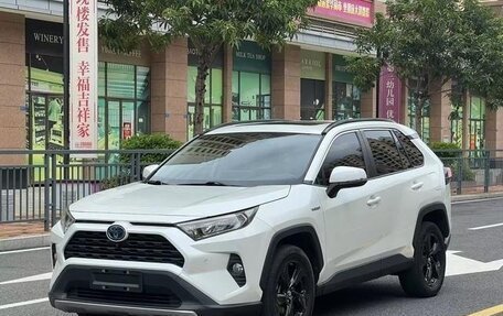Toyota RAV4, 2021 год, 2 638 000 рублей, 1 фотография