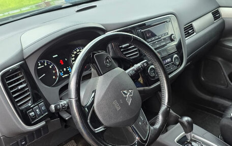 Mitsubishi Outlander III рестайлинг 3, 2015 год, 1 500 000 рублей, 8 фотография