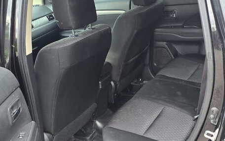 Mitsubishi Outlander III рестайлинг 3, 2015 год, 1 500 000 рублей, 10 фотография