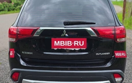 Mitsubishi Outlander III рестайлинг 3, 2015 год, 1 500 000 рублей, 5 фотография