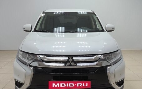 Mitsubishi Outlander III рестайлинг 3, 2018 год, 2 080 000 рублей, 2 фотография