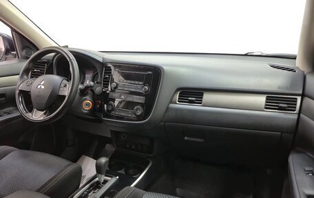Mitsubishi Outlander III рестайлинг 3, 2018 год, 2 080 000 рублей, 12 фотография