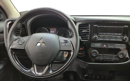Mitsubishi Outlander III рестайлинг 3, 2018 год, 2 080 000 рублей, 11 фотография