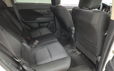 Mitsubishi Outlander III рестайлинг 3, 2018 год, 2 080 000 рублей, 15 фотография
