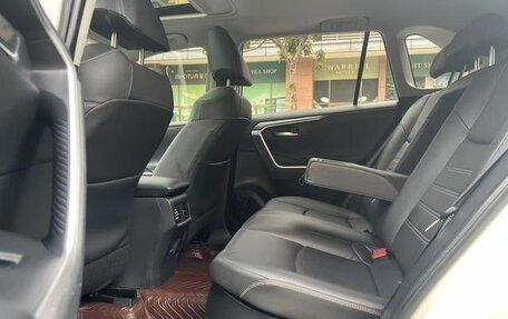 Toyota RAV4, 2021 год, 2 638 000 рублей, 10 фотография
