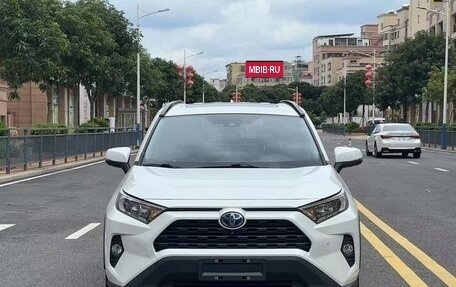 Toyota RAV4, 2021 год, 2 638 000 рублей, 5 фотография