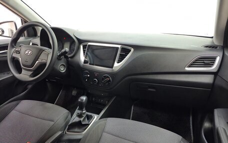 Hyundai Solaris II рестайлинг, 2018 год, 1 240 000 рублей, 12 фотография