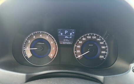 Hyundai Solaris II рестайлинг, 2011 год, 640 000 рублей, 10 фотография