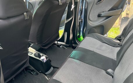 Honda Fit III, 2002 год, 300 000 рублей, 10 фотография
