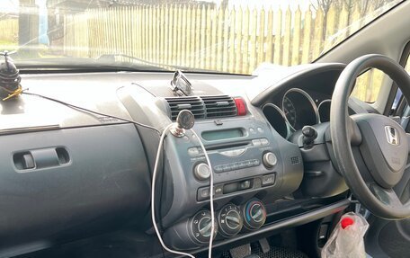 Honda Fit III, 2002 год, 300 000 рублей, 9 фотография