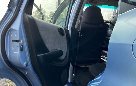 Honda Fit III, 2002 год, 300 000 рублей, 17 фотография