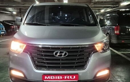 Hyundai Grand Starex Grand Starex I рестайлинг 2, 2019 год, 3 050 000 рублей, 5 фотография