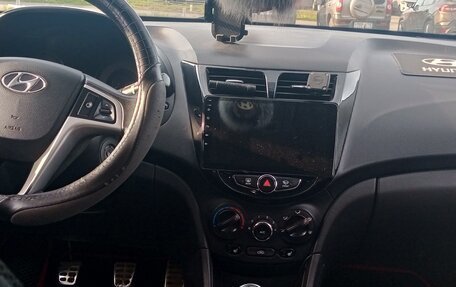 Hyundai Solaris II рестайлинг, 2011 год, 750 000 рублей, 6 фотография
