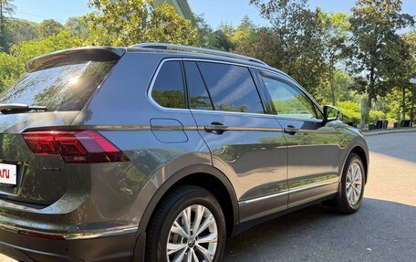 Volkswagen Tiguan II, 2021 год, 3 600 000 рублей, 2 фотография