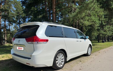 Toyota Sienna III, 2010 год, 1 915 000 рублей, 4 фотография