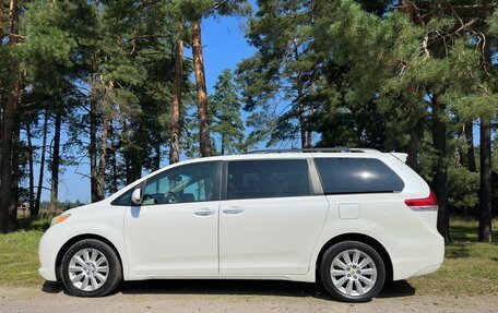 Toyota Sienna III, 2010 год, 1 915 000 рублей, 6 фотография