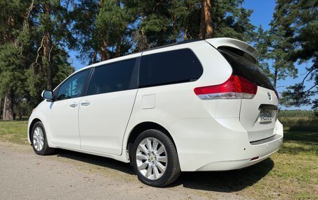 Toyota Sienna III, 2010 год, 1 915 000 рублей, 7 фотография